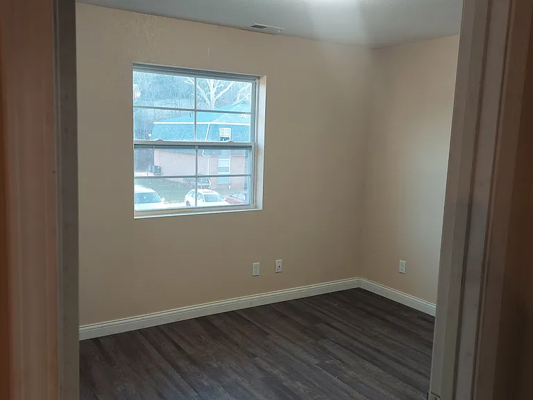 52 Westwood Dr #5 — Photo 6