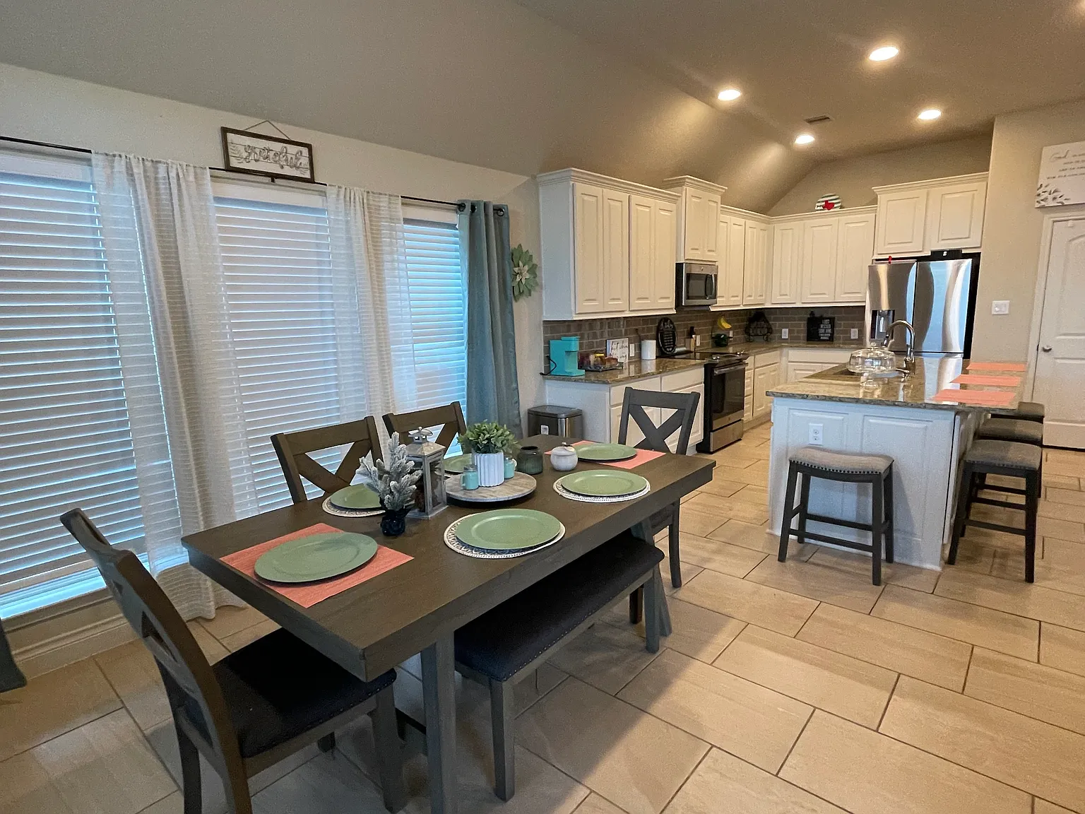 4 bed, 2795 sqft, $2,700 — Photo 4