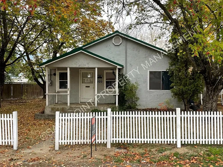 920 Larch St — Photo 4