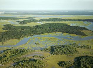 52 Old Smugglers Wharf Rd, Saint Helena Island, SC 29920