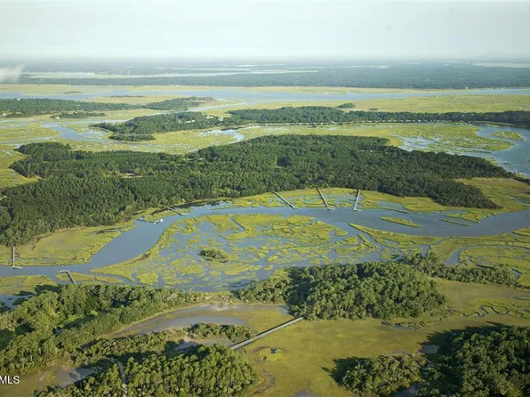 52 Old Smugglers Wharf Road, St. Helena Island, SC 29920