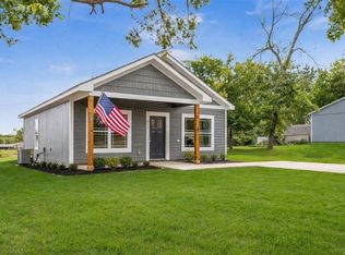 216 W 4th St, Pomona, KS 66076