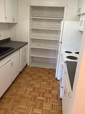 5th image of 26 Greentree Ln APT 21
