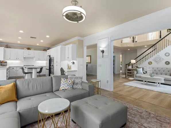 2285 Hillyer St, Carlsbad, CA 92008