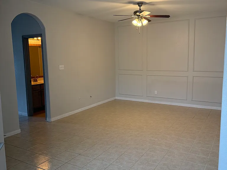 2827 Southampton Way #B — Photo 5