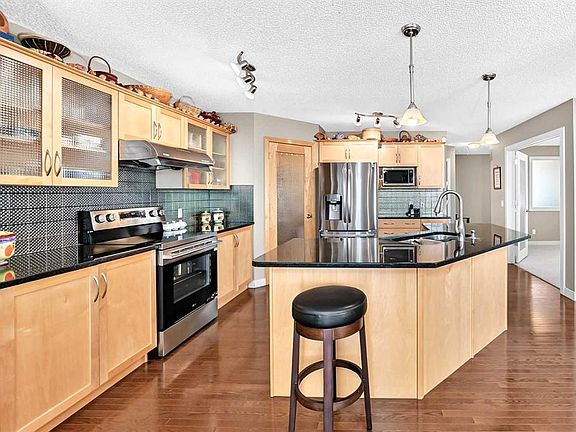5th image of 505 W Kincora Bay NW