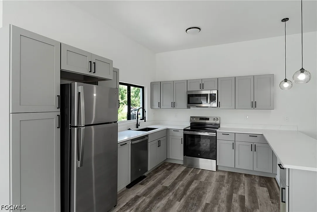 3 bed, 2.0 bath, 1400 sqft, $1,785 — Photo 3