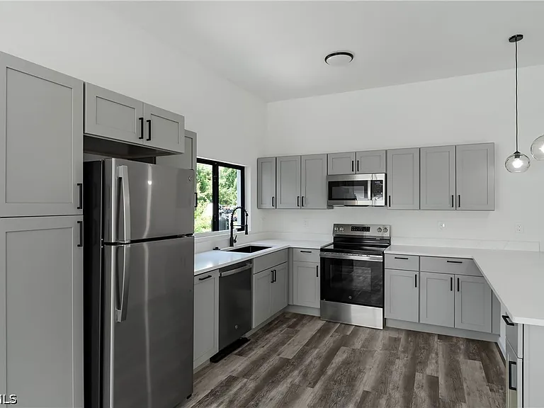 603 Hawthorne Ave S — Photo 3