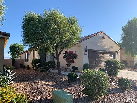 2nd image of 81127 Avenida Vidrio
