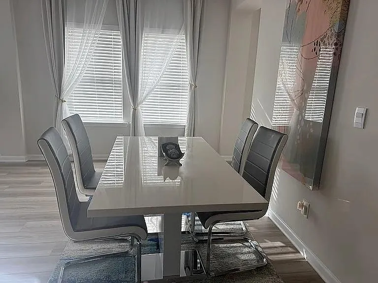 3 bed, 2.5 bath, 2260 sqft, $3,200 — Photo 3