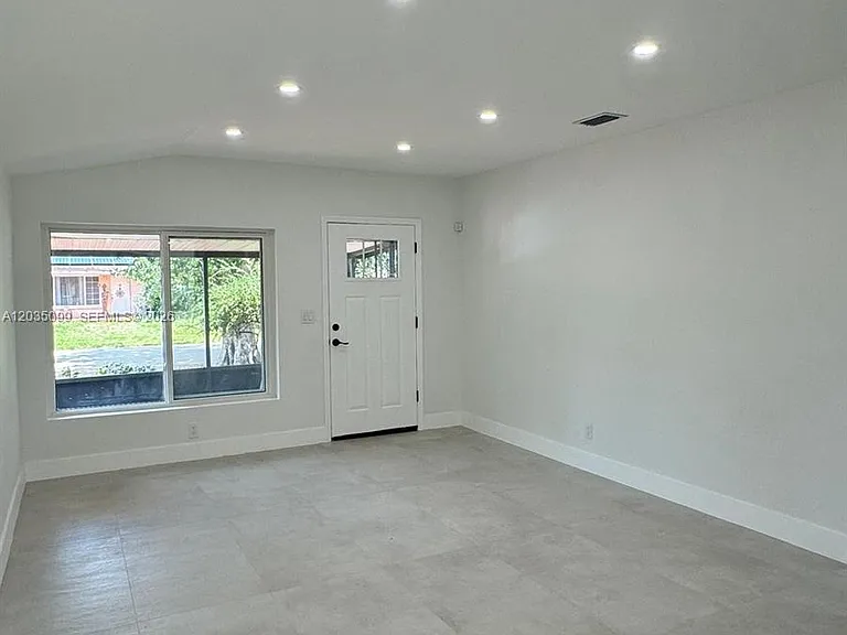 4028 SW 49th Ct — Photo 5