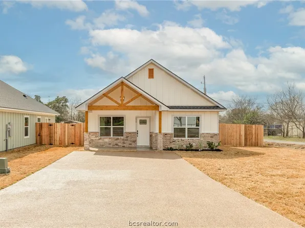 209 Lock Ln, Bryan, TX 77803