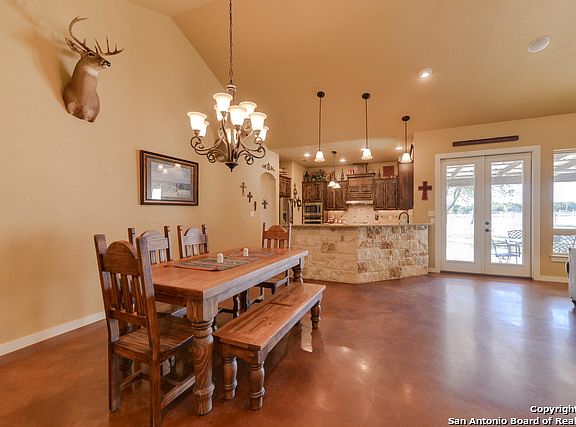 5th image of 280 Nueces Ct