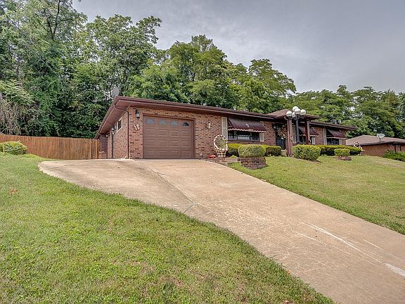 3rd image of 8912 Woestboul St
