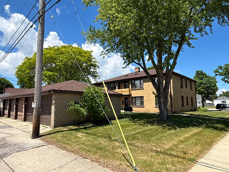 8708 W Burleigh St #4 — Photo 2