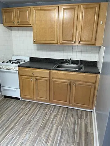 Studio, 500 sqft, $1,300 — Photo 3