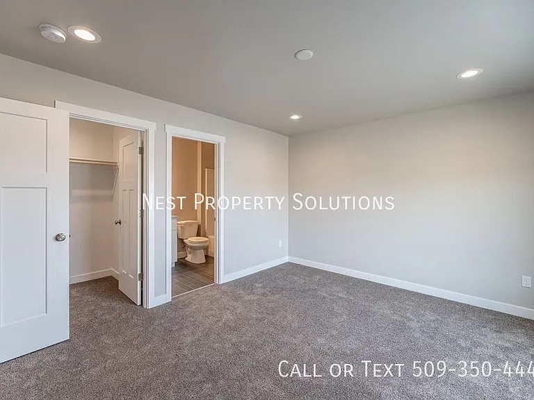 651 Hargraves Ave NE #B — Photo 29