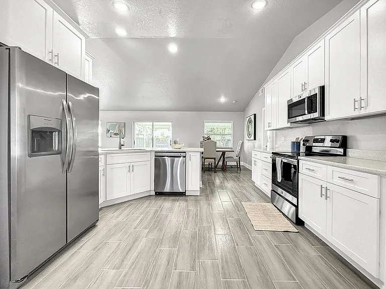 685 Berkley Pointe Dr — Photo 5