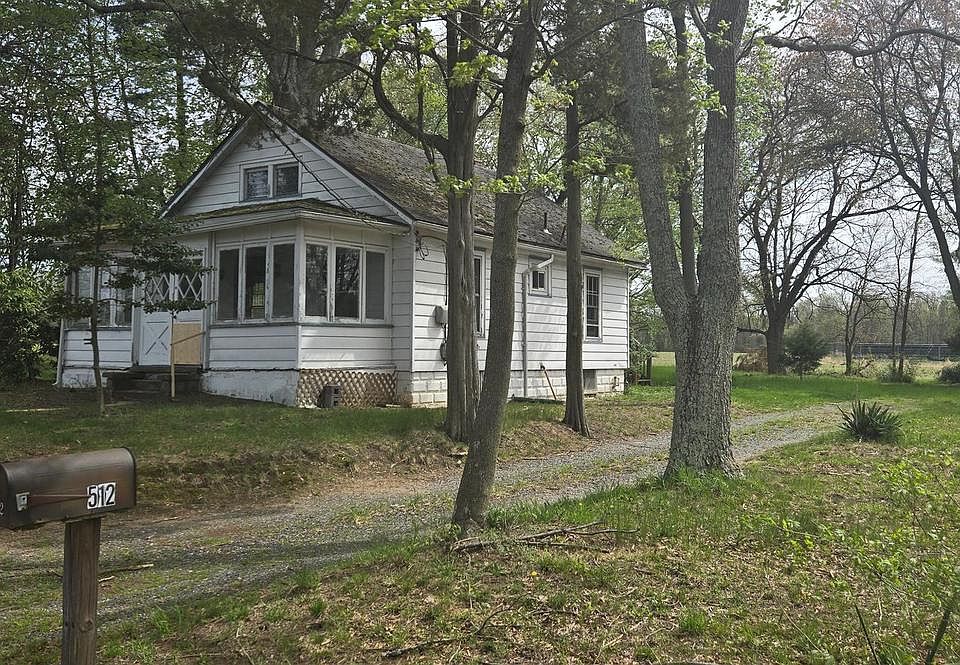 1st image of 512 W Franklin Rd