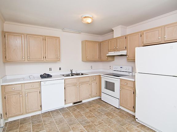 4th image of 134 Janell Lane N