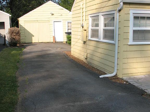 3rd image of 5011 Hedgewood Dr