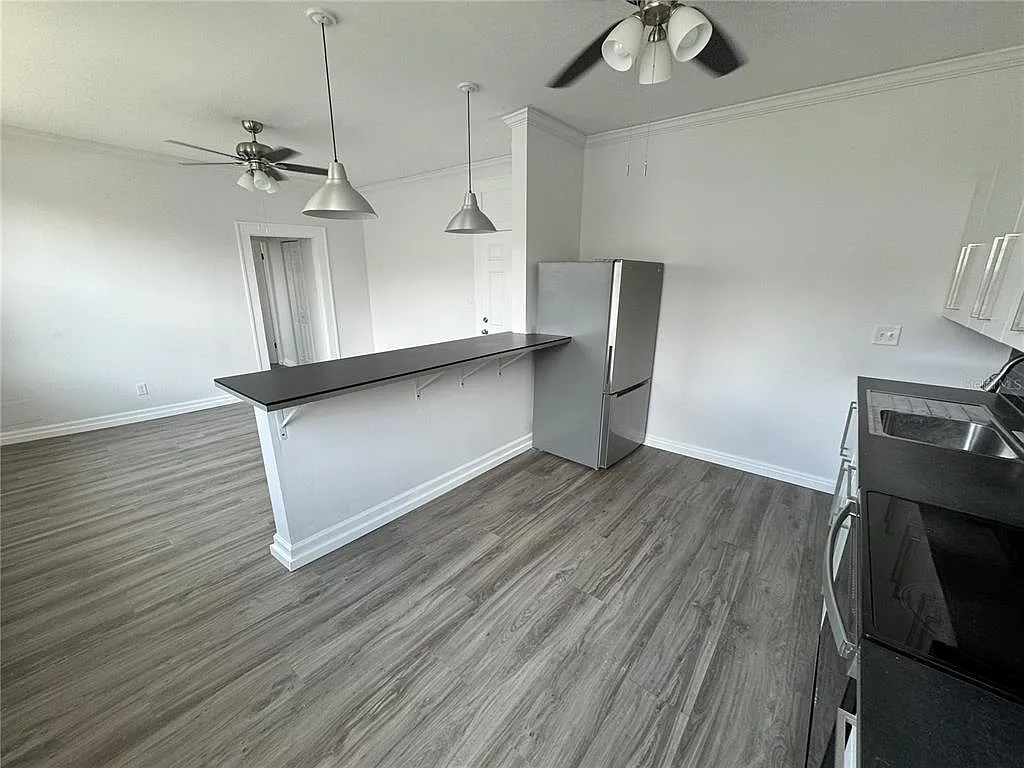 1 bed, 1.0 bath, 900 sqft, $1,350 — Photo 3