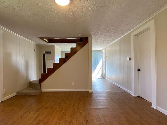 3rd image of 706 Crain St