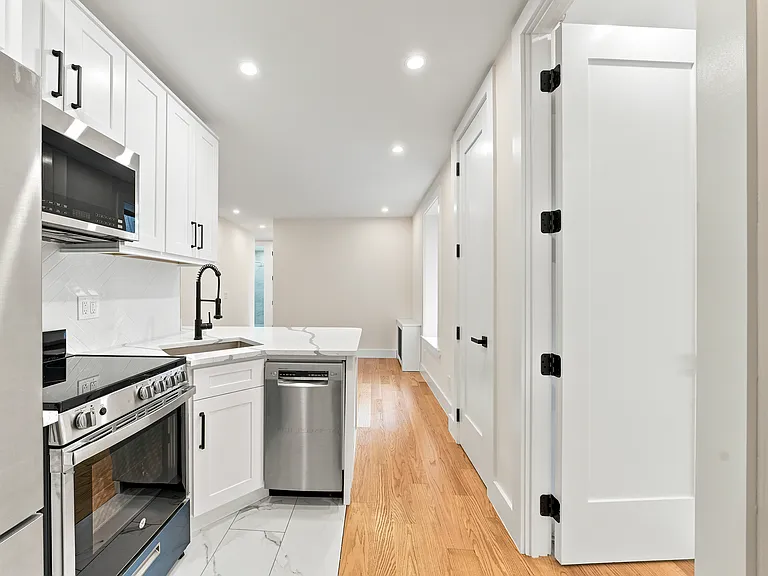 2600 Amsterdam Ave #2I — Photo 1