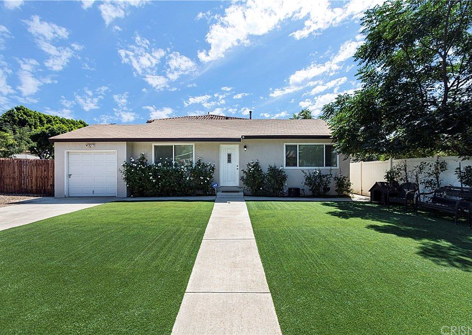 1st image of 15702 Larkspur St