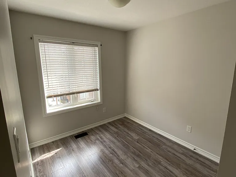 16 Kenridge Ter — Photo 7