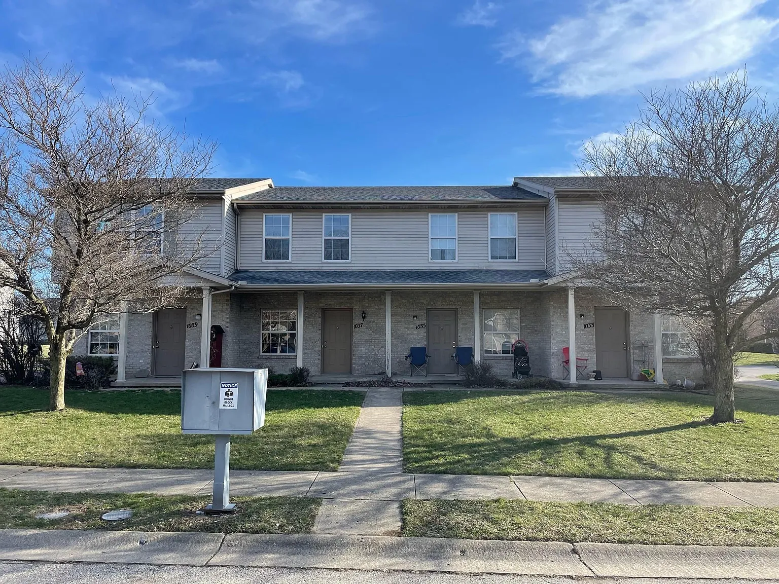2 bed, 1.5 bath, 1075 sqft, $1,150 — Photo 1