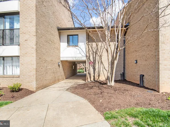 124 Monroe St #102, Rockville, MD 20850