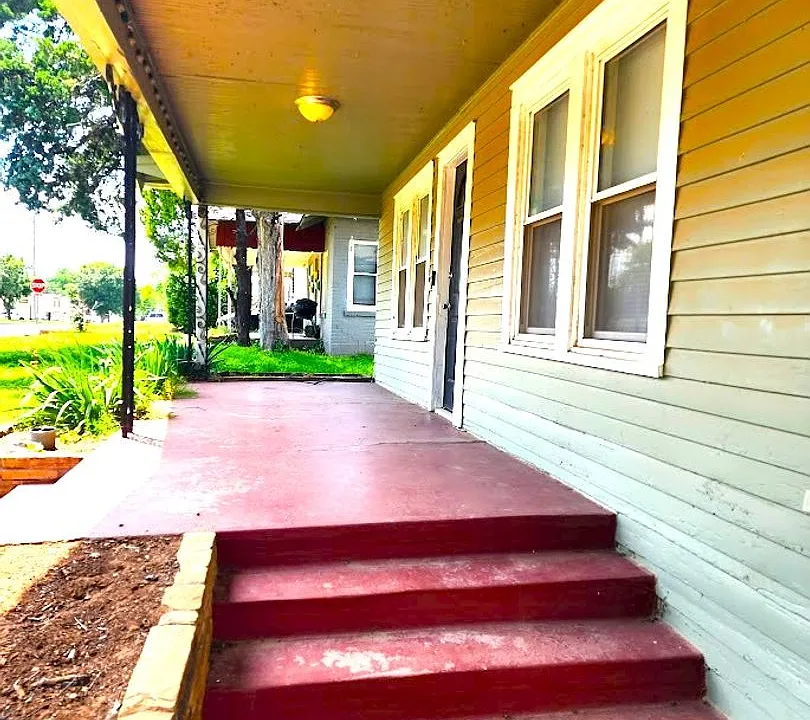 2237 NW 12th St