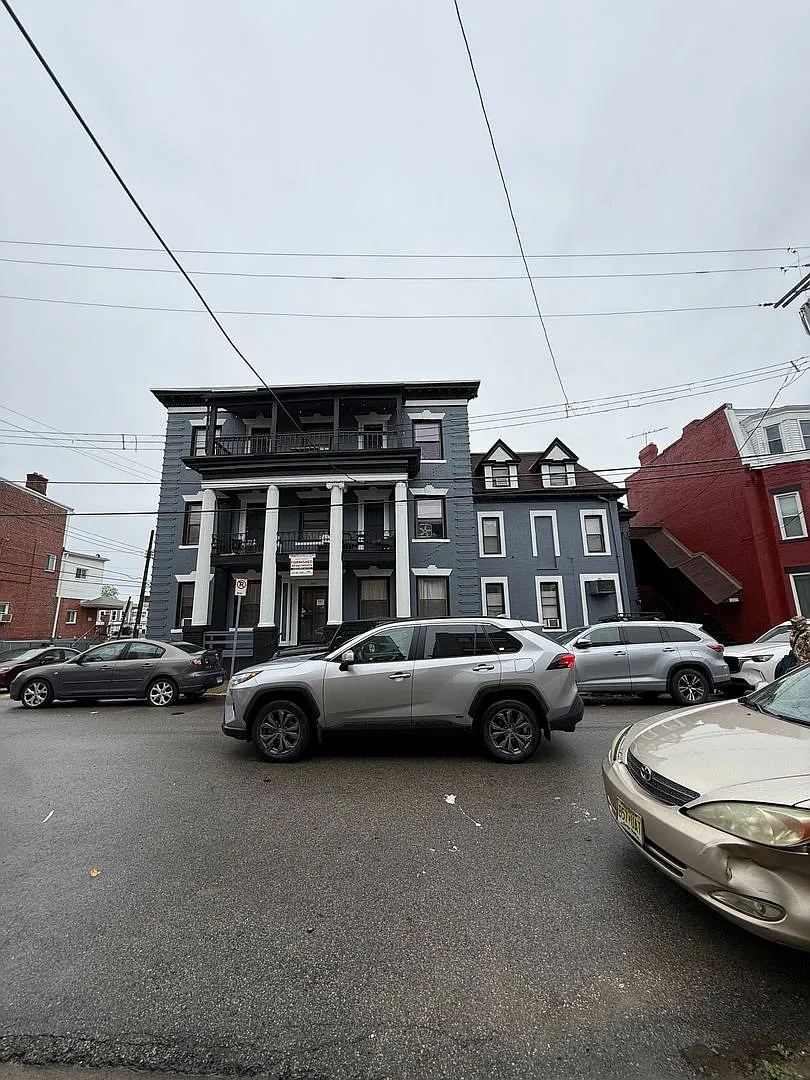 3441 Ward St — Photo 2