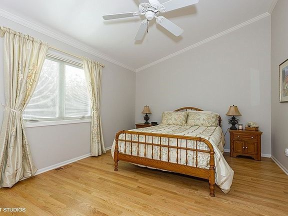 5th image of 902 Carlisle Ave