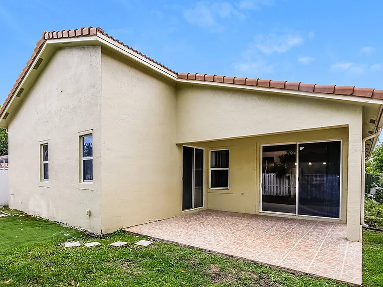 5401 SW 132nd Ter — Photo 16