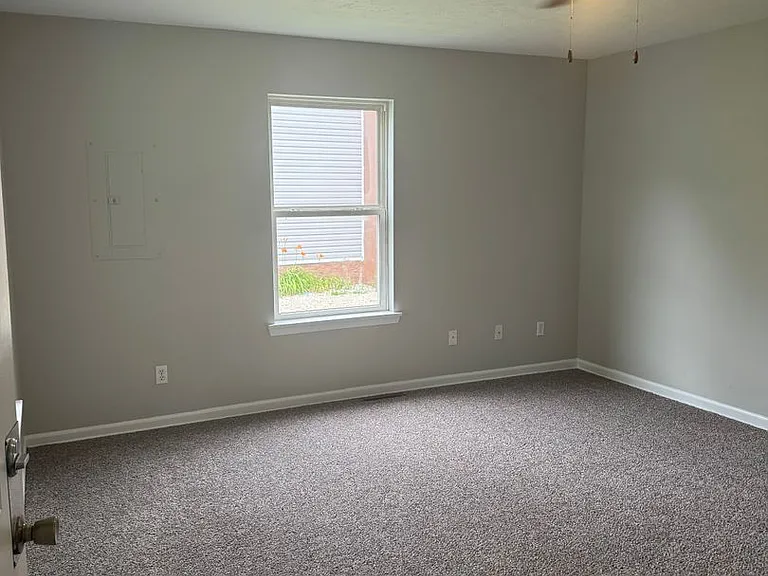 1046 E Locust St — Photo 10