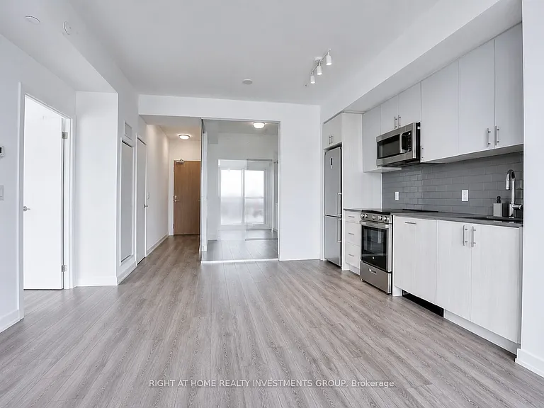 1195 The Queensway Way S #604 — Photo 2