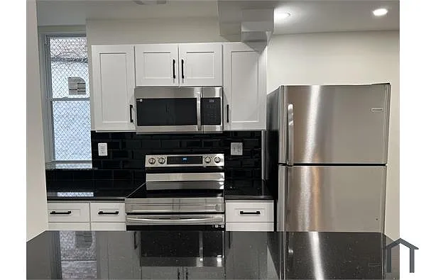 Building Photo - 2311 Crotona Ave #9