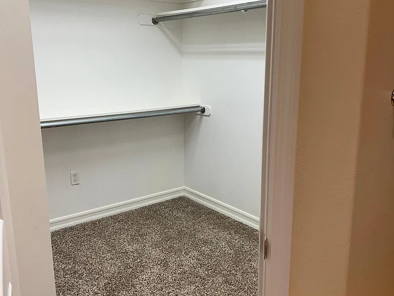 1403 S Huntington St — Photo 32