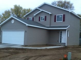 30 Fountain Park Dr, Waterford, MI 48327