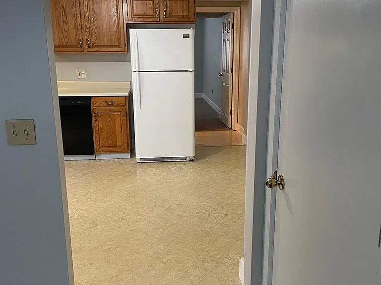 32 Schofield Ave #2R — Photo 14