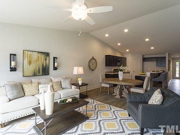 5th image of 806 Houston Ct #226