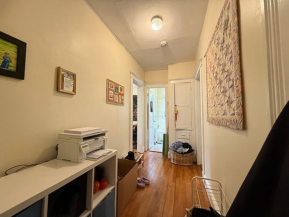 2nd image of 32 Sidlaw Rd APT 5