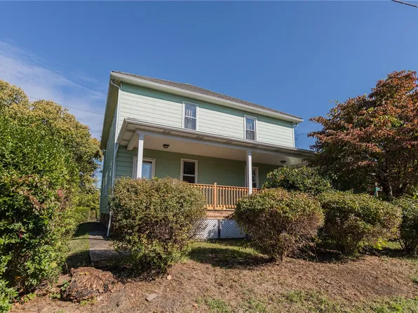 205 E Woodlawn Ave, Connellsville, PA 15425
