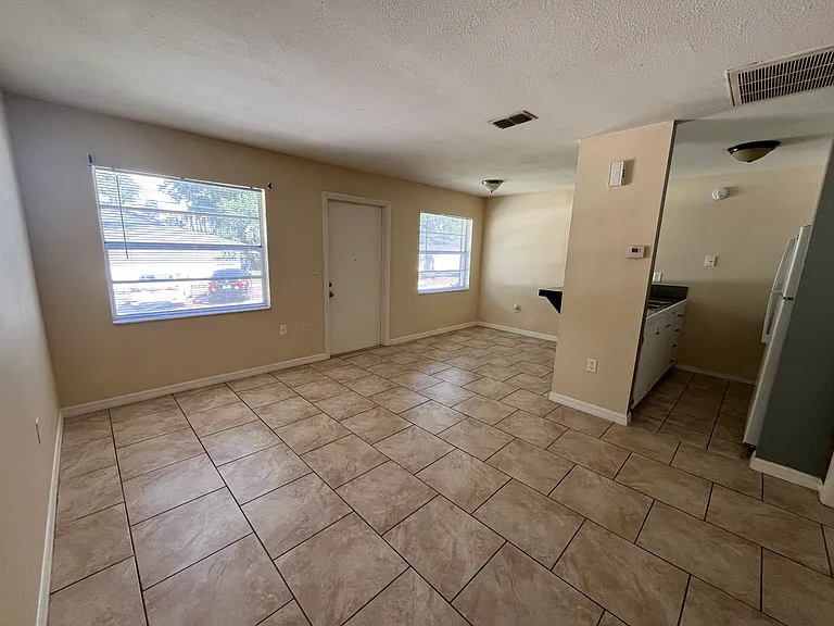 715 Angelina Ln — Photo 9