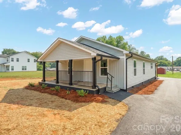 1810 E Greenbriar Rd, Statesville, NC 28625