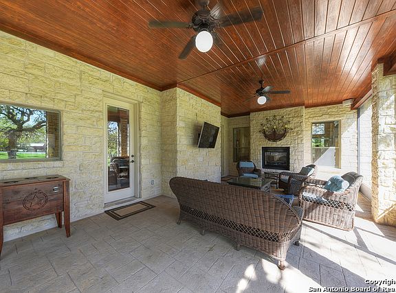 3rd image of 3606 Comal Spgs