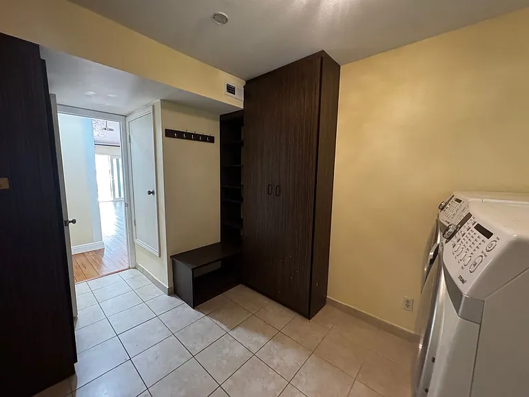 1580 Valecroft Ave — Photo 39