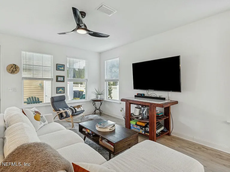 213 Daydream Ave — Photo 11
